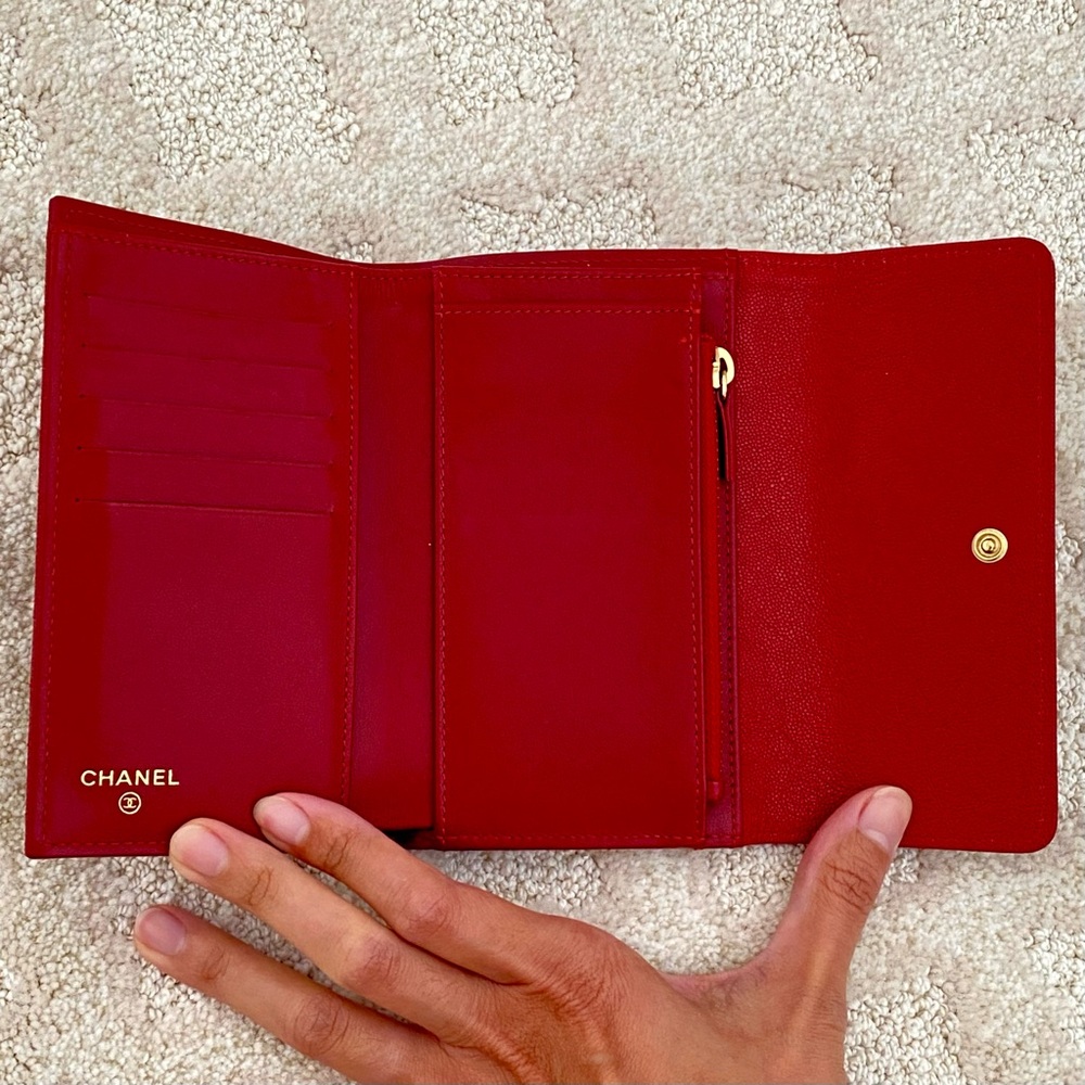 CHANEL🍒Red Quilted Trifold wallet with Gold Accent - Picture 8 of 16